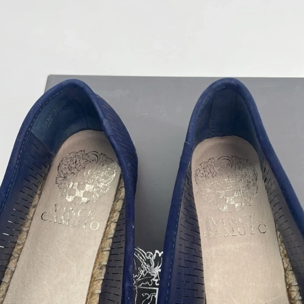 UEC Vince Camuto Navy blue leather flat loafer style espadrilles in box size 7